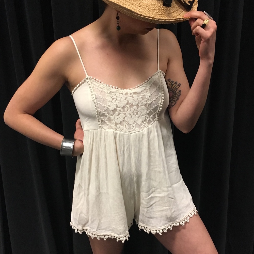 ❤️Off White Romper with Crochet Detailing